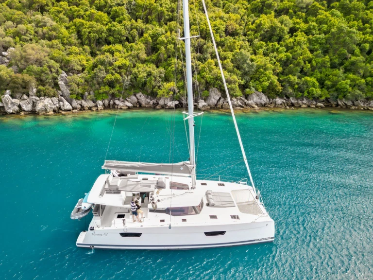 Hire Catamaran Fountaine Pajot with a boat licence