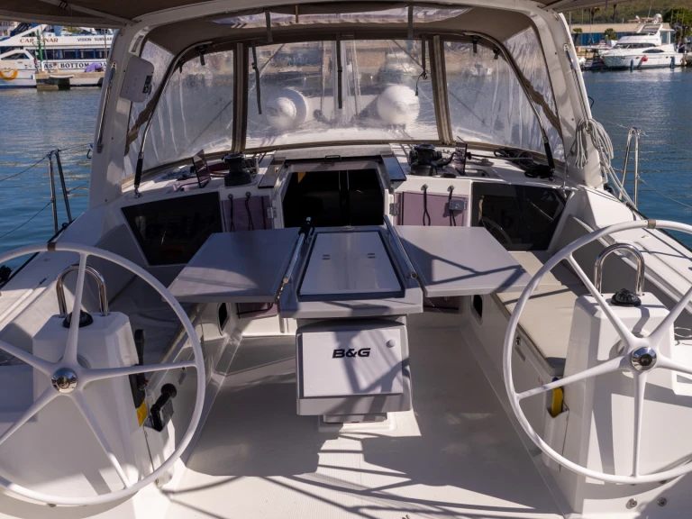 Hire a Bénéteau Oceanis 41.1 Perfomance Port de Pollença