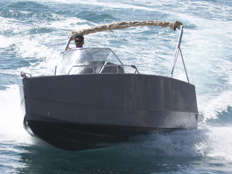 Hire Motorboat Nuva with a boat licence