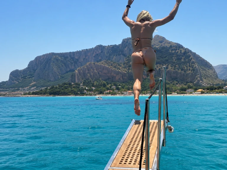 Hire Motorboat morosini with a boat licence