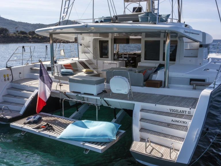 Hire Catamaran Lagoon with a boat licence