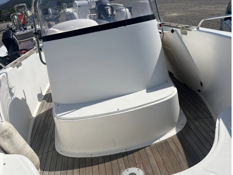 Hire a Pacific Craft Pacific Craft 550 Open Saint-Florent
