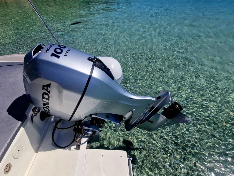 Charter a 4XC HA20 in Saint-Florent on Samboat