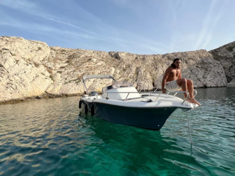 Yacht charter Marseille - White Shark 240 sc on SamBoat