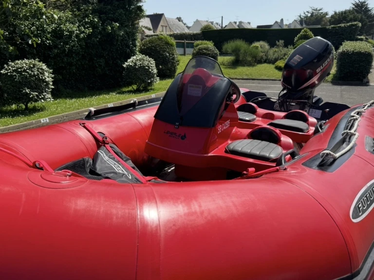 Hire RIB Zodiac with a boat licence