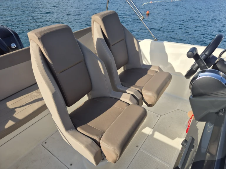 Motorboat to hire Split at the best price