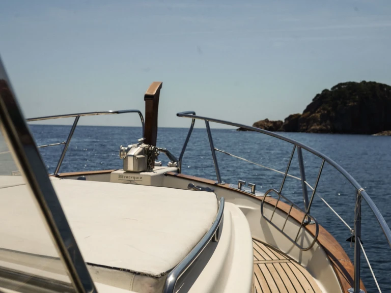 Motorboat to hire Sant Feliu de Guíxols at the best price