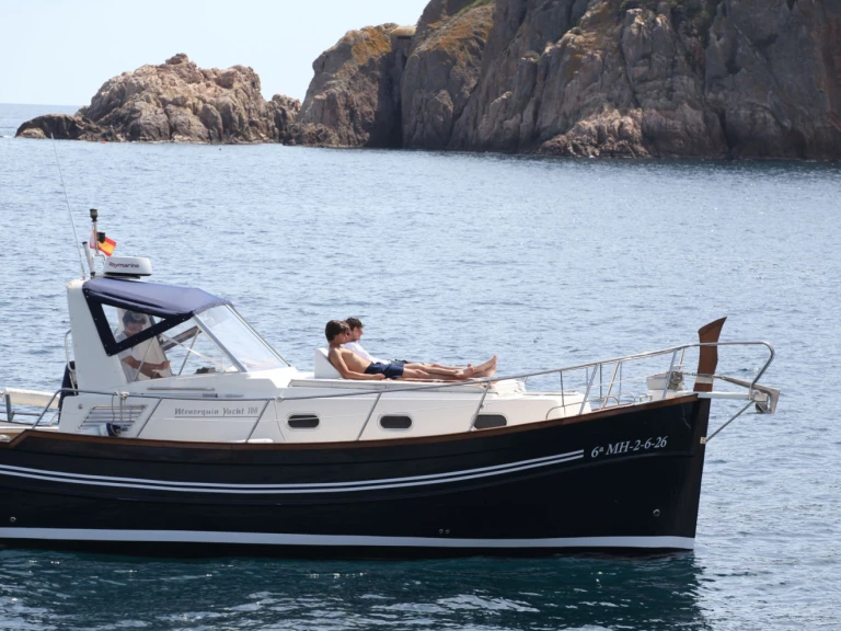Hire Motorboat Menorquin with a boat licence