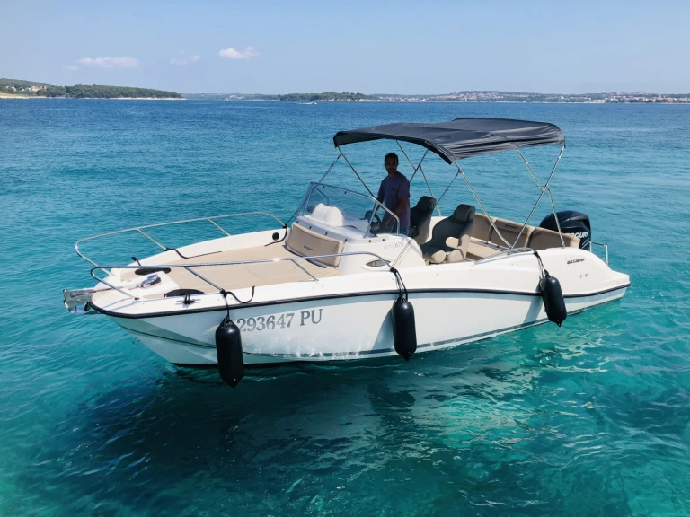 Yacht hire Medulin cheap Activ 675 Sundeck