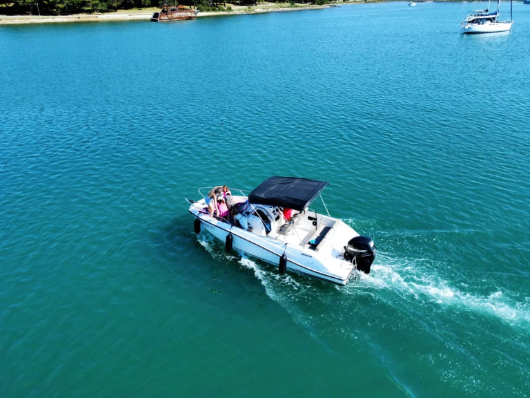 Charter a Quicksilver Activ 675 Sundeck in Medulin on Samboat
