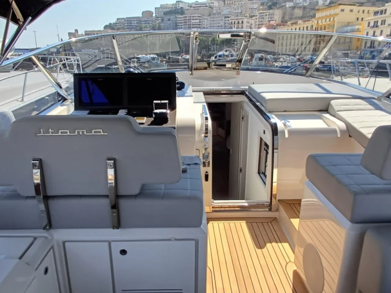 Hire a Itama Itama 62 Naples