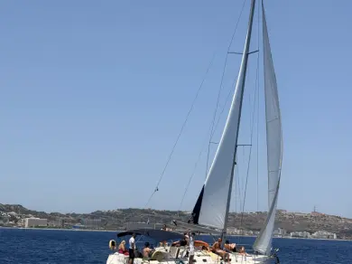 Hire Sailboat Jeanneau with a boat licence