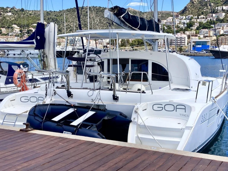 Hire Catamaran Lagoon with a boat licence