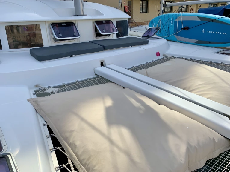 Catamaran to hire Port-de-Bouc at the best price