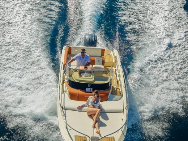 Yacht hire Mandelieu-la-Napoule cheap Invictus 240 CX