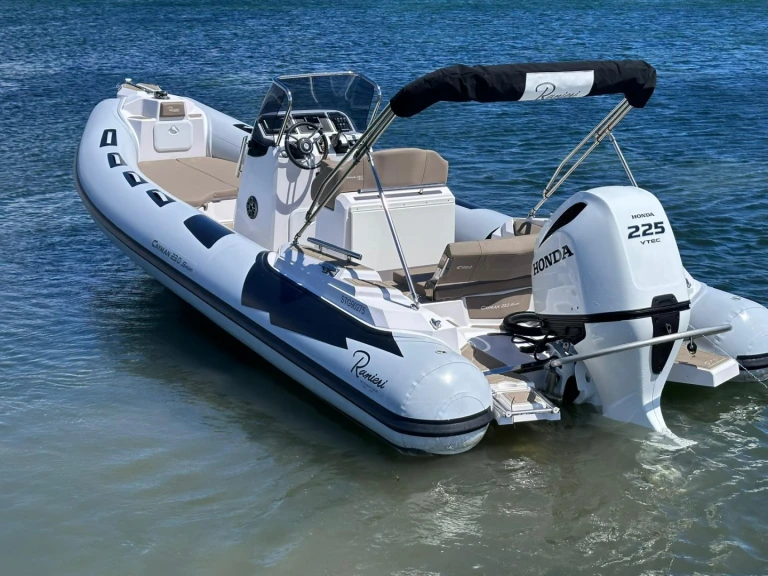 Yacht charter Sète - Ranieri Cayman 23 Sport on SamBoat