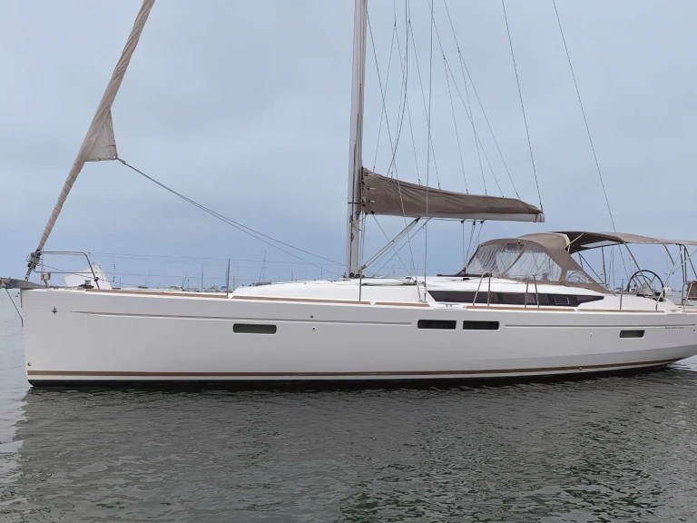 Yacht hire Valletta cheap Sun Odyssey 469