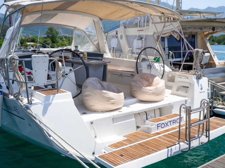 Hire a Bénéteau Oceanis 45 Mrčevac