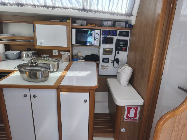 Hire Sailboat with or without skipper Ocean Yachts Néa Michanióna