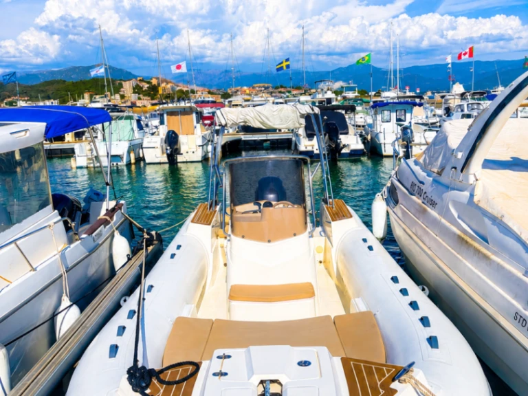 Yacht hire Ajaccio cheap Tempest 700
