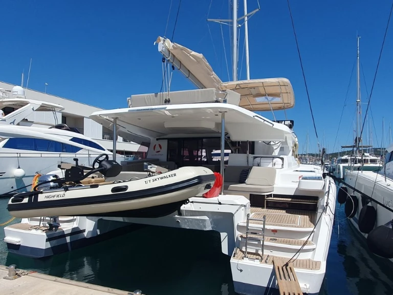 Hire a Fountaine Pajot Fountaine Pajot FP 44 Quatuor - 4 + 2 cab. Seget Donji
