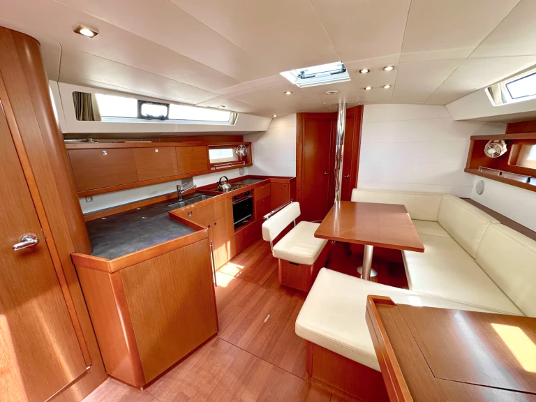 Hire Sailboat with or without skipper Bénéteau Mrčevac