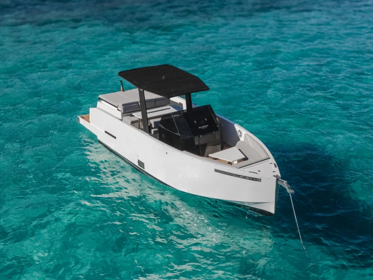 Hire Motorboat De Antonio with a boat licence