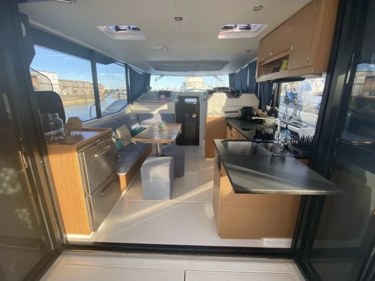 Hire a Delphia Delphia 1200 Bluescape Port-Saint-Louis-du-Rhône