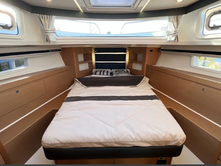 Yacht hire Port-Saint-Louis-du-Rhône cheap Delphia 1200 Bluescape