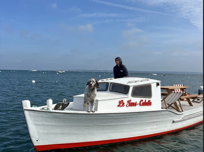 Hire Luxury Yacht Chaland with a boat licence