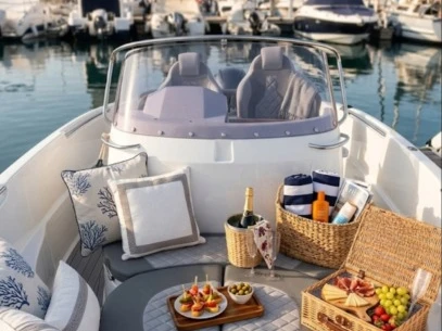 Motorboat to hire Alicante at the best price