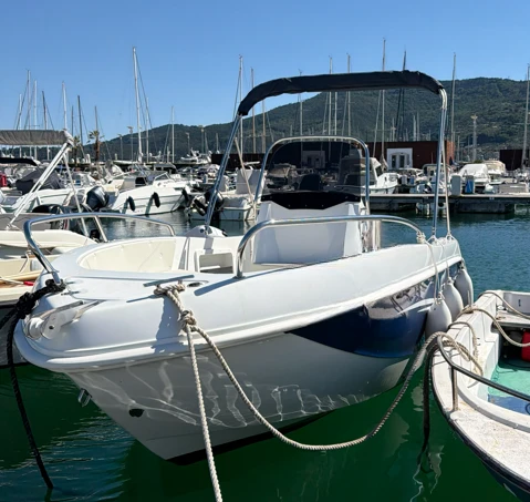 Hire a Trimarchi Trimarchi 57 S day La Spezia