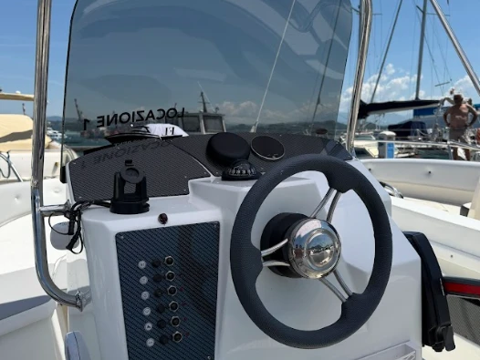 Charter a Trimarchi Trimarchi 57 S day in La Spezia on Samboat
