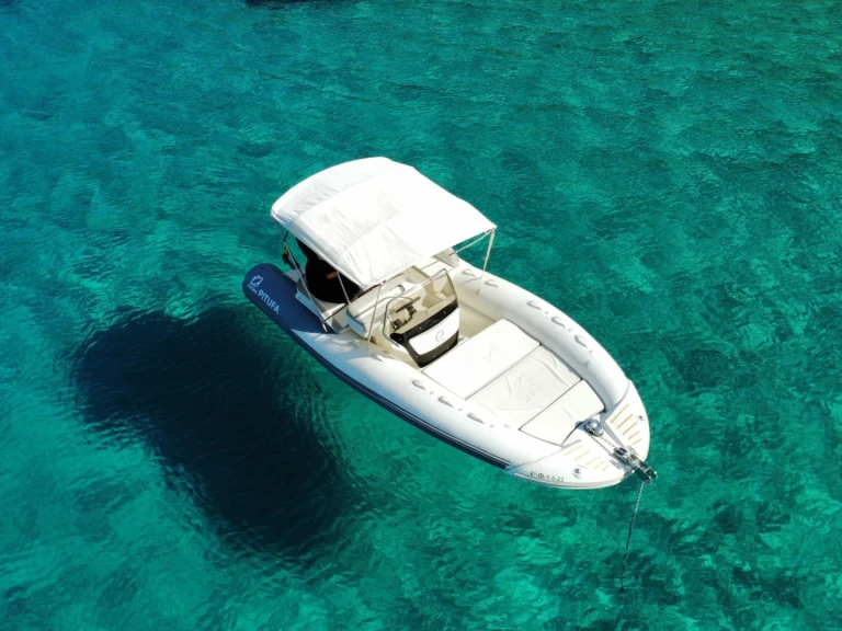 Hire RIB Zodiac with a boat licence