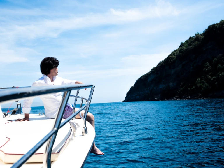 Yacht charter Naples - Cantieri tirrenia Viveur 28 cabin on SamBoat