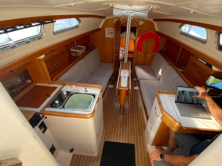 Sailboat to hire Gruissan at the best price