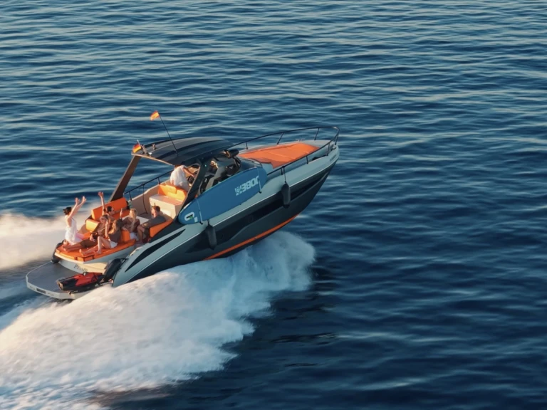 Hire Motorboat FIM with a boat licence
