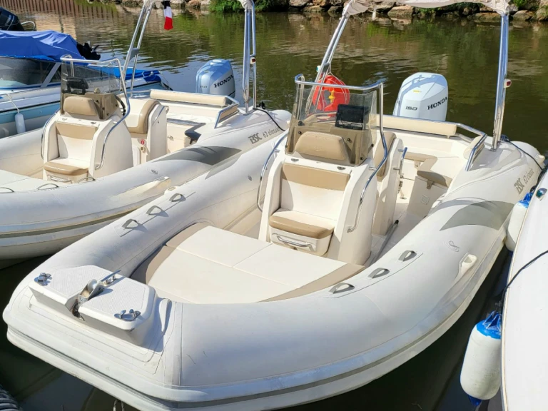 Yacht hire Hyères cheap Tempest 626