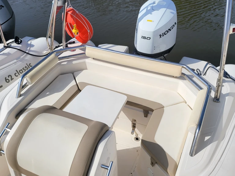 Hire a Capelli Tempest 626 Hyères