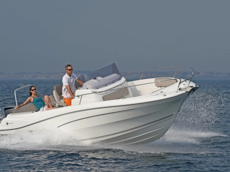 Motorboat to hire Carnon-Plage at the best price