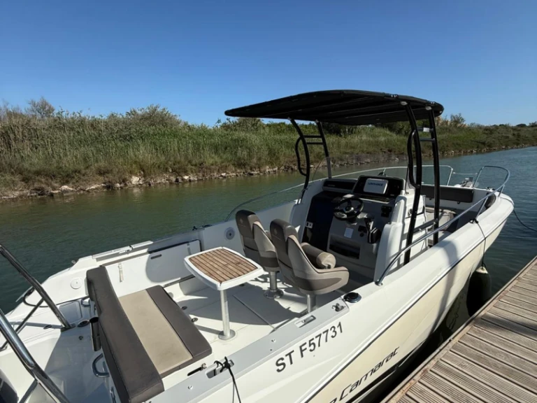 Motorboat hire in Carnon-Plage - Jeanneau Cap Camarat 7.5 CC Serie 2
