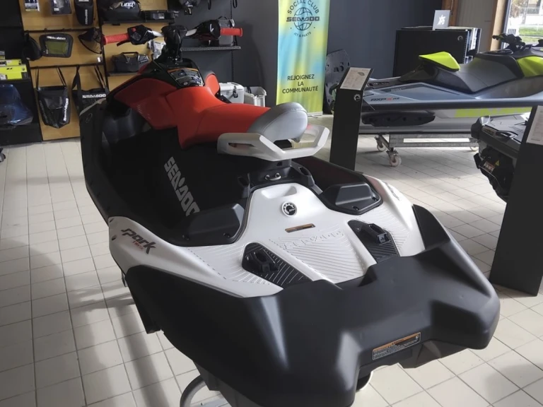 Hire a Sea-Doo Spark Trixx Capbreton