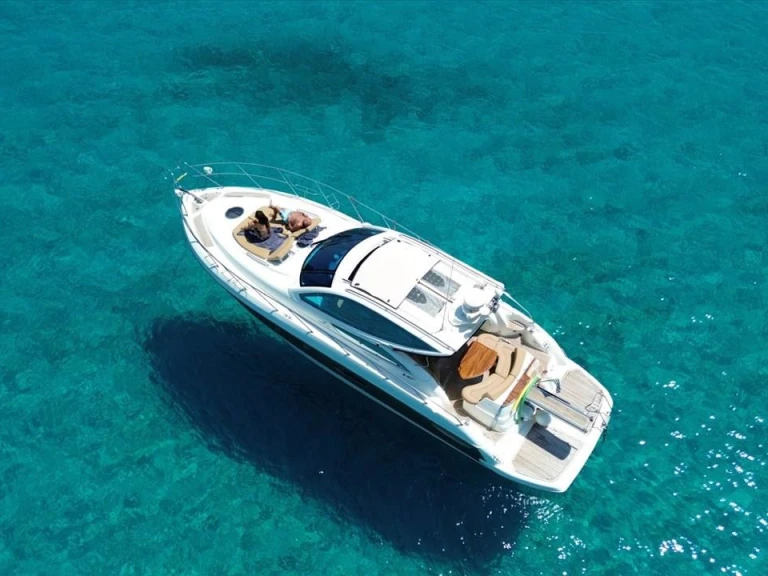 Charter a Cranchi Cranchi Mediterranee 43 HT in Vlychada on Samboat