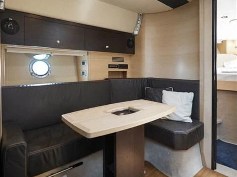 Charter a Cranchi Cranchi Mediterranee 43 HT in Vlychada on Samboat