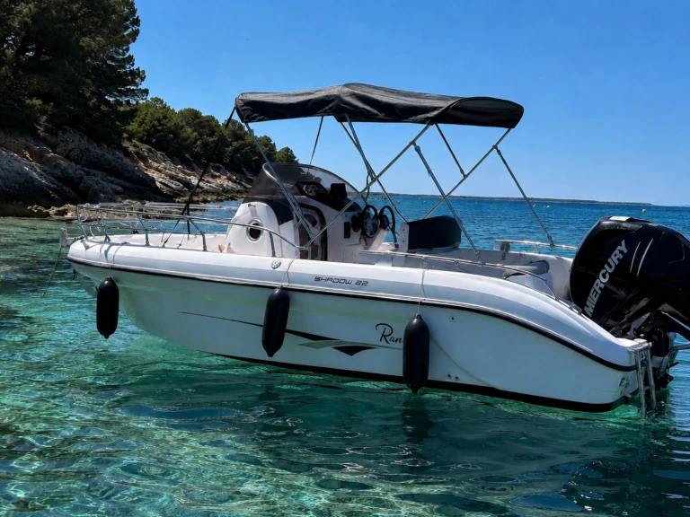 Hire Motorboat Ranieri with a boat licence