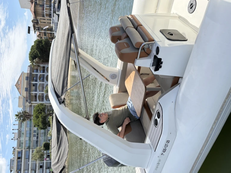 Charter a Zodiac Medline 7.5 in Arcachon on Samboat