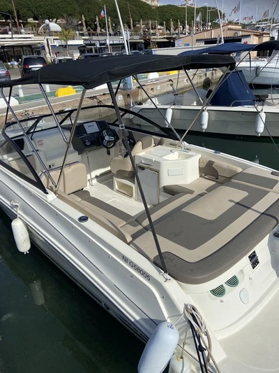 Hire a Bayliner VR6 Marseille