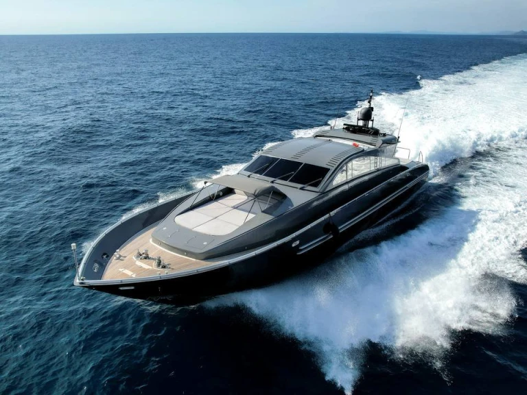 Hire Luxury Yacht Cantieri di Arno with a boat licence