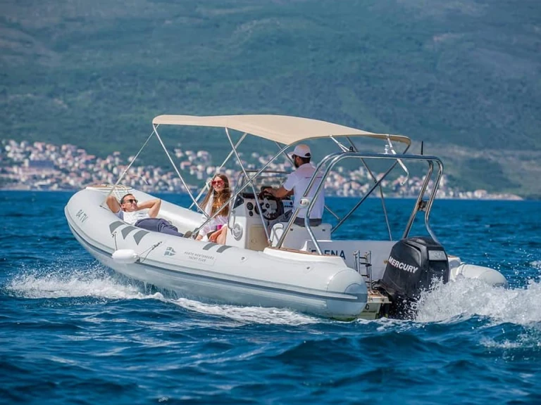 Hire a Stingray-Boats Stingray Predator 640 Tivat