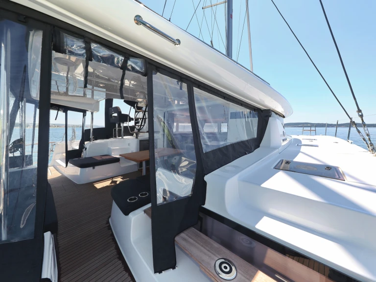 Yacht charter Sukošan - Lagoon Lagoon 43 on SamBoat